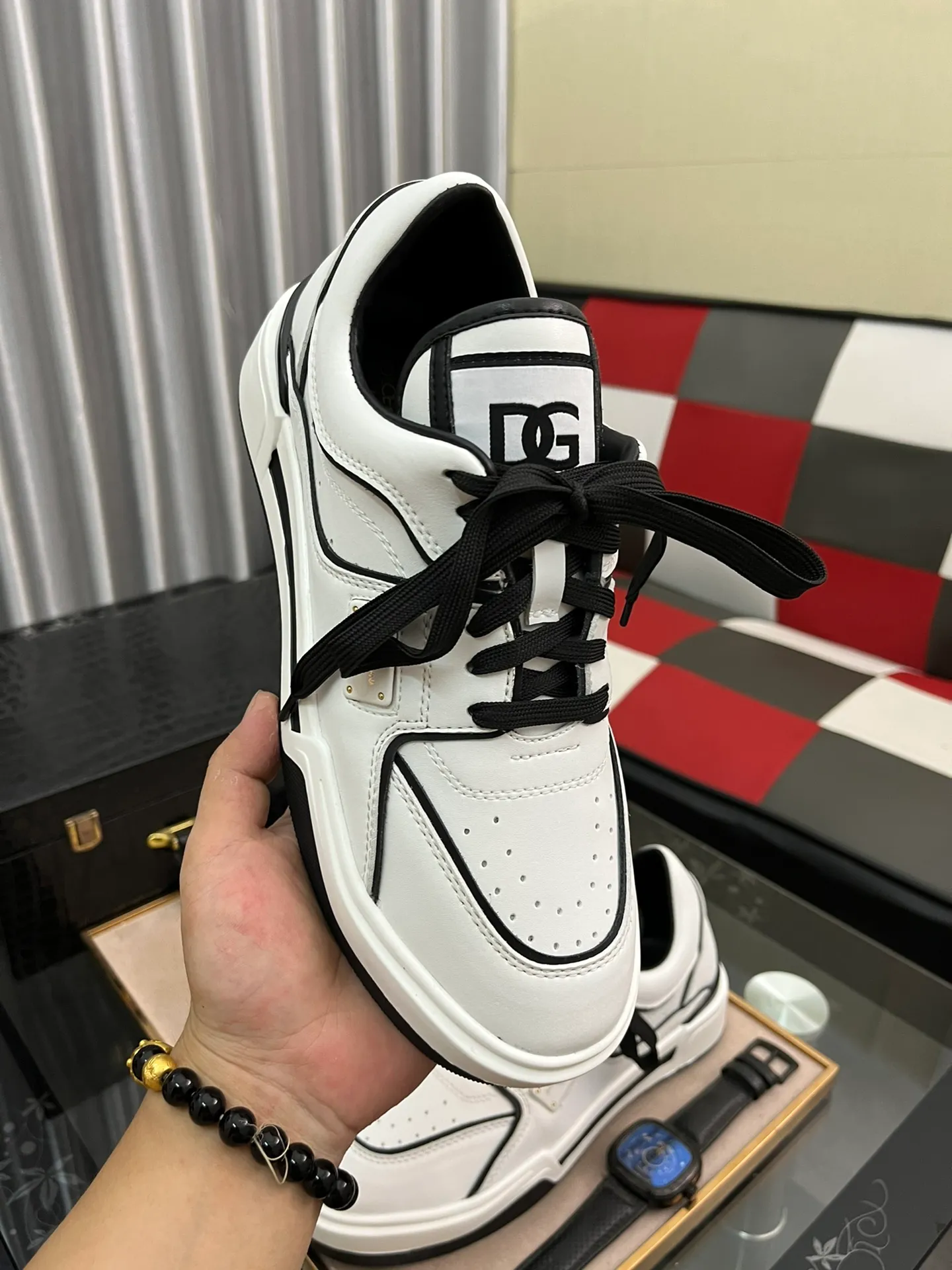 Ex-factory price 480⌚️⌚️DG Men's latest spring and summer 2022, this year's main style, there is no one of them. Super popular and handsome casual shoes. This style inherits the D family's always a little exaggerated yet fashionable style. Exquisite workmanship 🔸Many people love the use of silk cowhide, silk sheepskin lining, [strong][strong][strong] 🔸[strong][strong][strong], a perfect interpretation of the latest inspiration for shoes Classic and fashion are integrated, luxury dream surpasses fashion and high-end quality 💪💪Rubber outsole Size: 38-45, 5⃣️ colors available